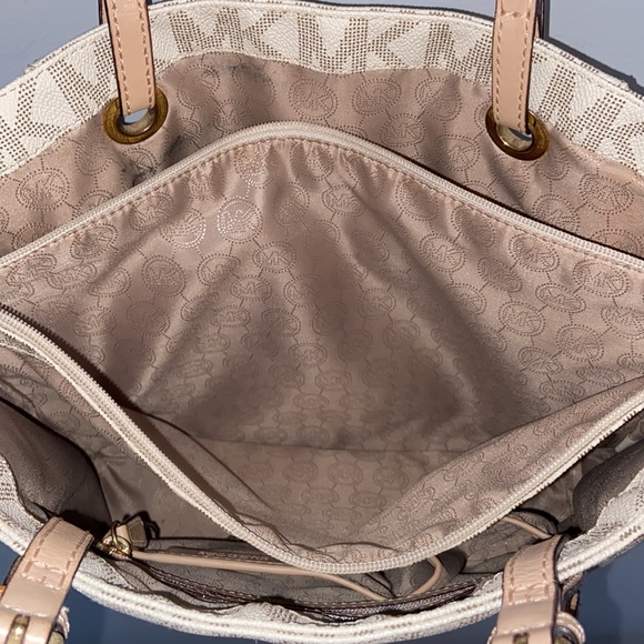 Michael Kors MK Large Tote Bag - Picture 11 of 14